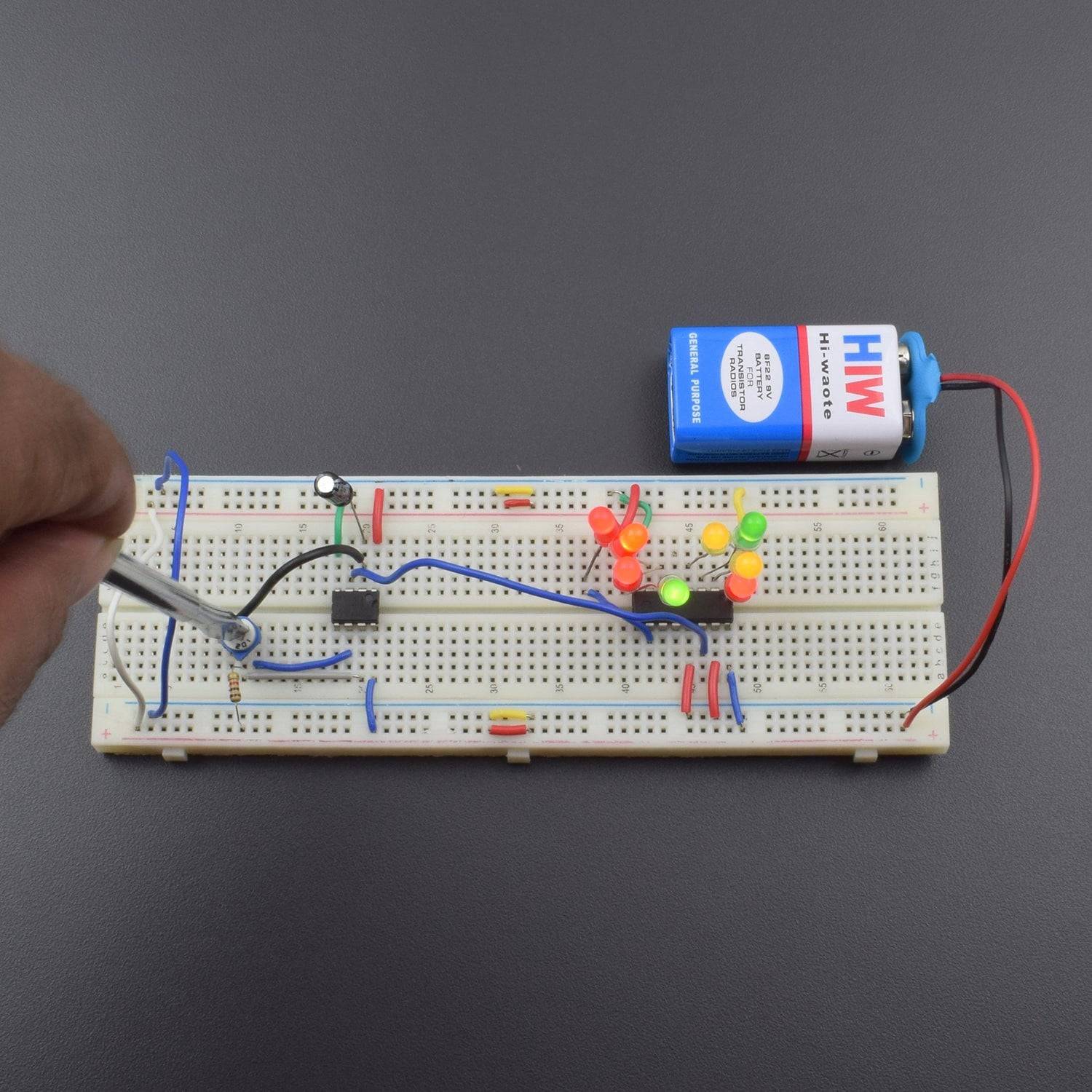 Led Blinky Patterns Glow LED’s in Blinking Pattern using NE555 Timer IC – REES52