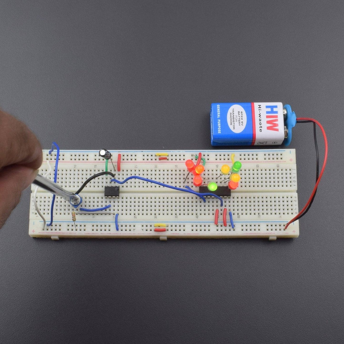 Glow LED’s in Blinking Pattern using NE555 Timer IC and CD4017 IC - KT950 - REES52