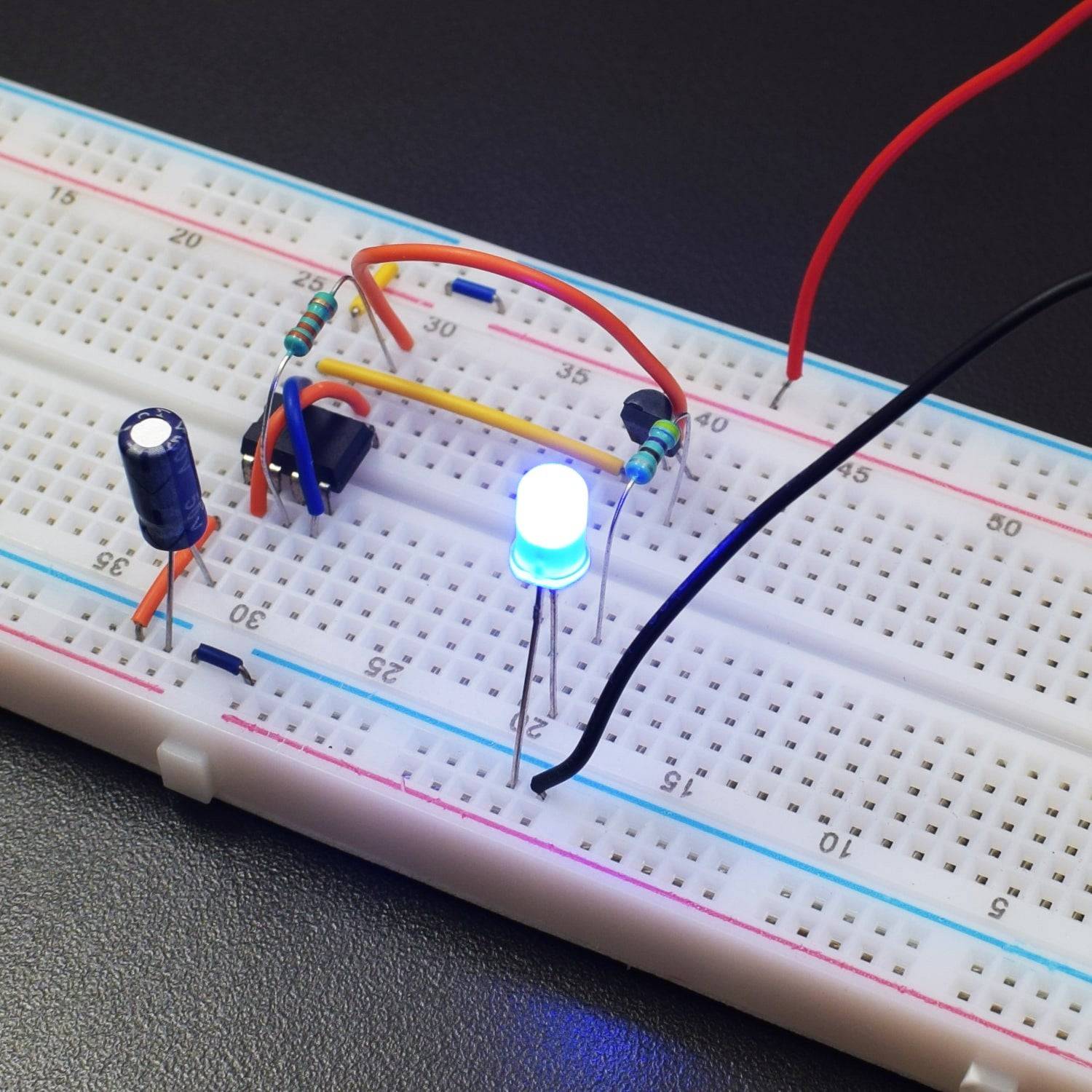 Make a Fading Led using 555 Timer IC - KT971 - REES52