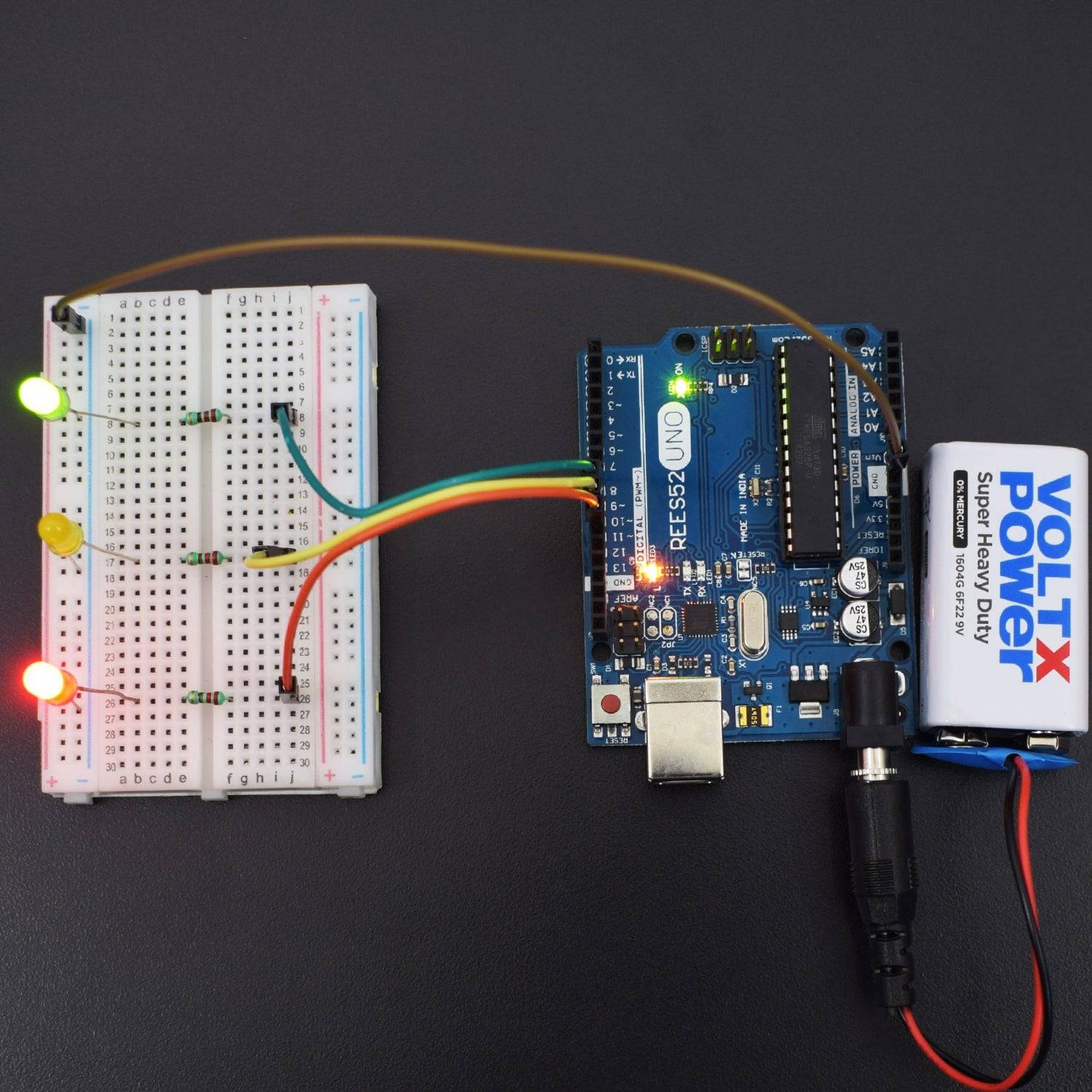 Make a Traffic Light System using Arduino Uno - KT946 - REES52