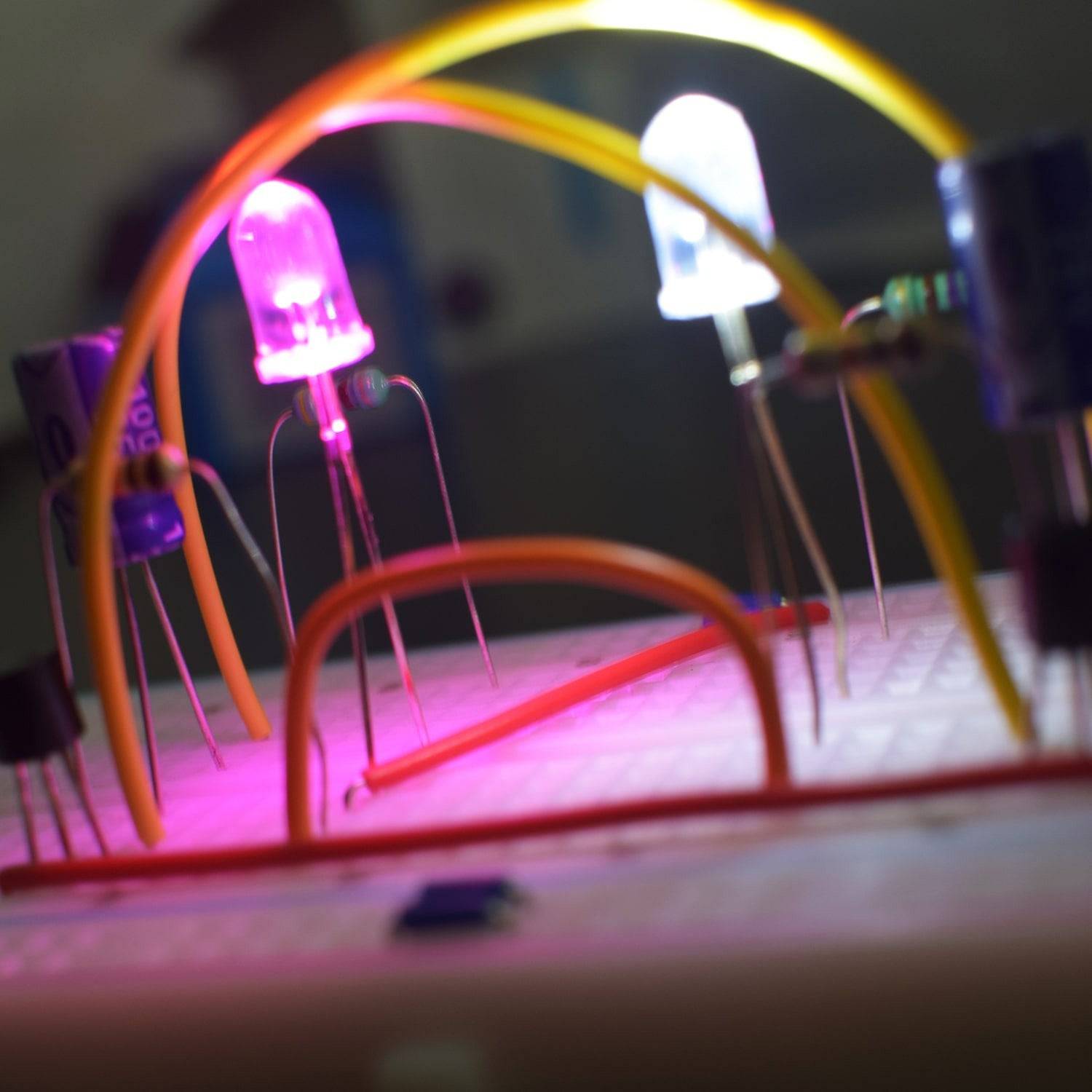 Make a Flip Flop Led circuit using BC547 transistor and led - KT577 - REES52